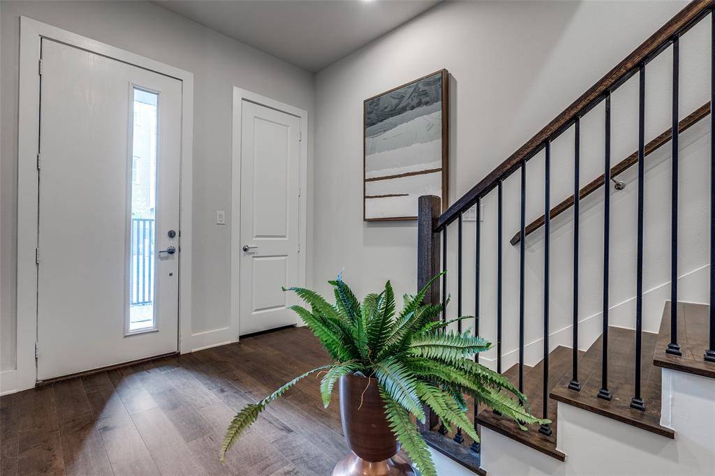 Dallas, TX 75203,381 E Greenbriar Lane #501
