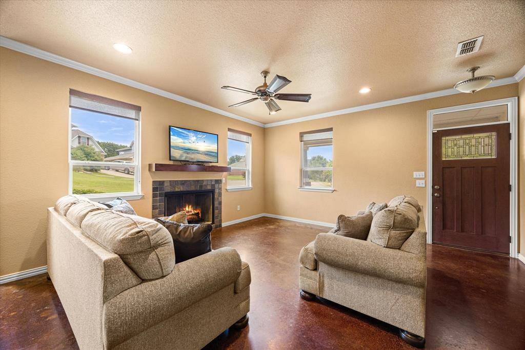 Glen Rose, TX 76043,119 Camelot Street