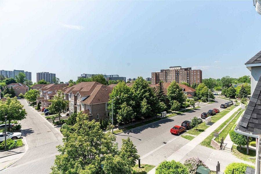 Toronto W04, ON M6M 5J3,62 Sidney Belsey CRES #307