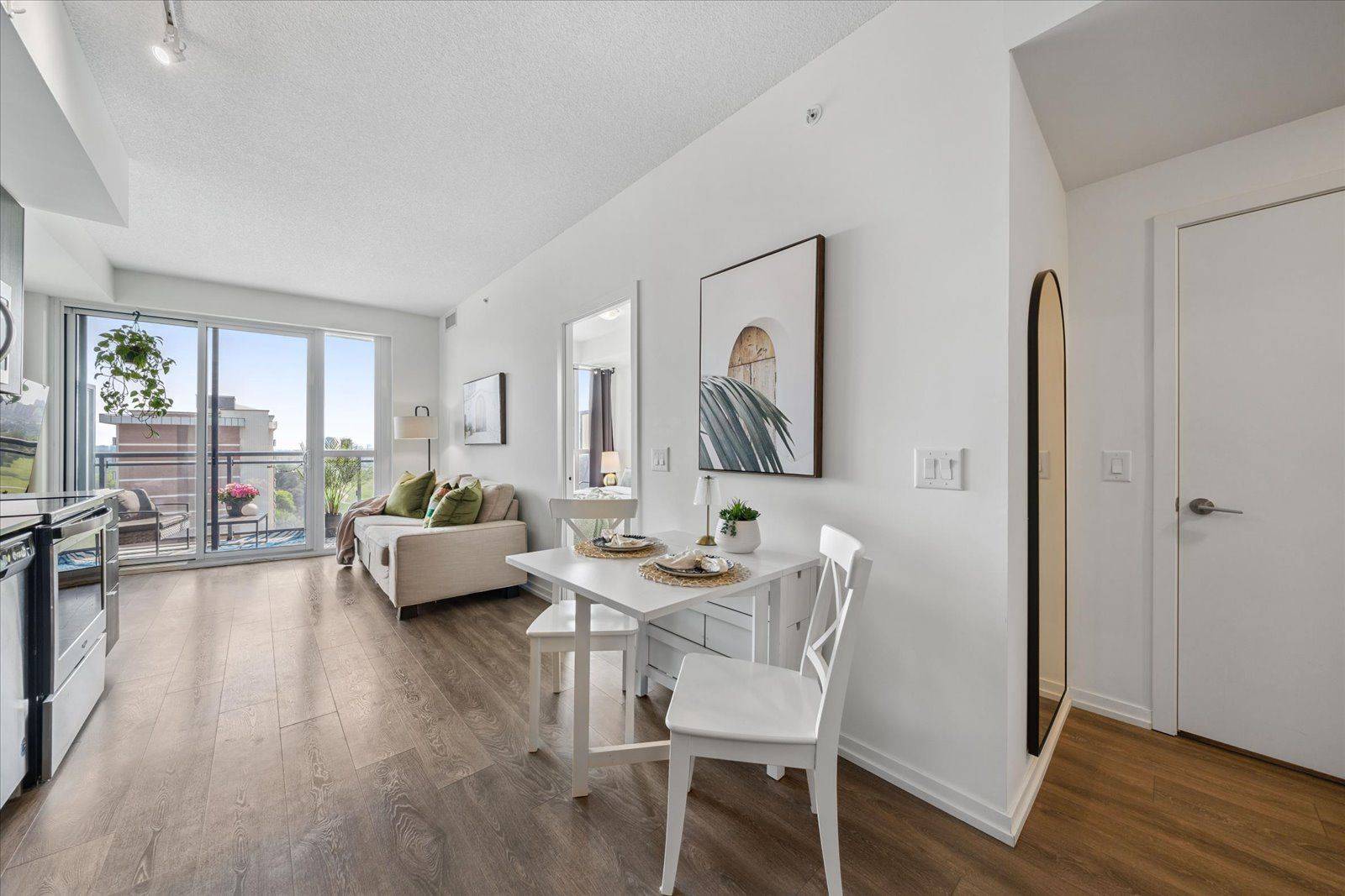 Toronto C15, ON M2K 2J7,3237 Bayview AVE #1108