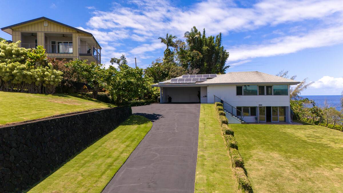 Hilo, HI 96720,224 PAUKAA DR