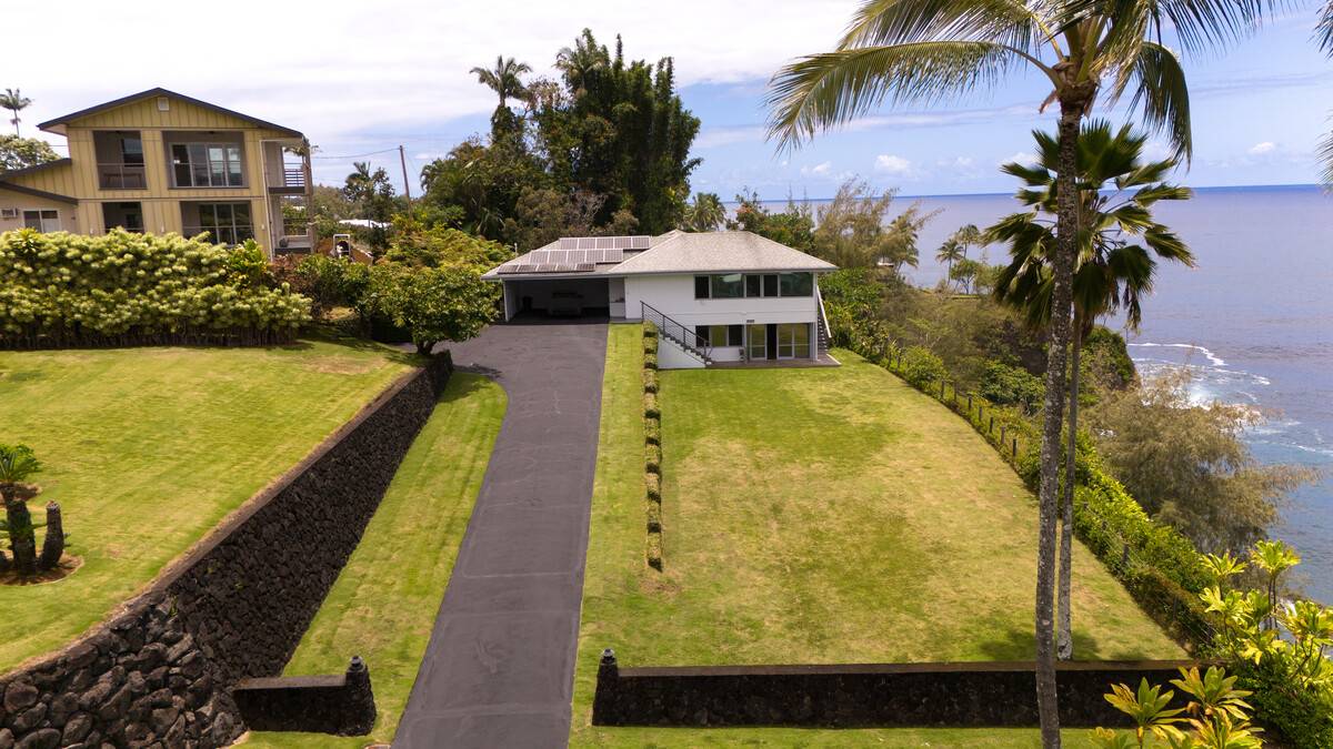 Hilo, HI 96720,224 PAUKAA DR