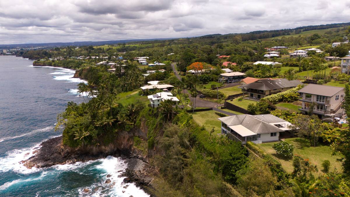 Hilo, HI 96720,224 PAUKAA DR