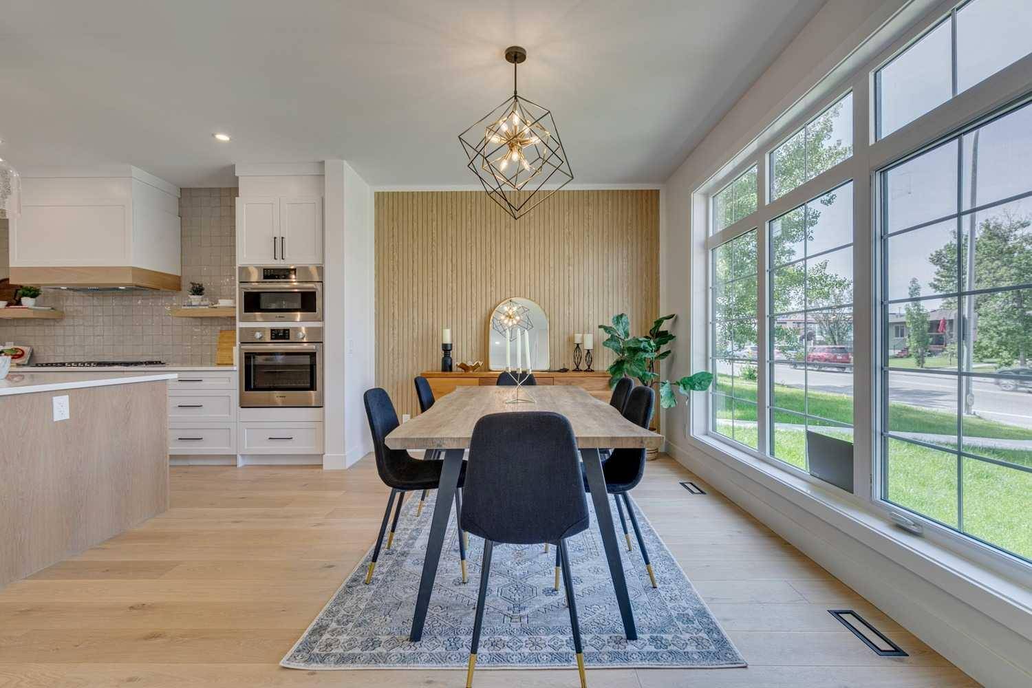 Calgary, AB T3E 4P1,3723 Richmond RD SW