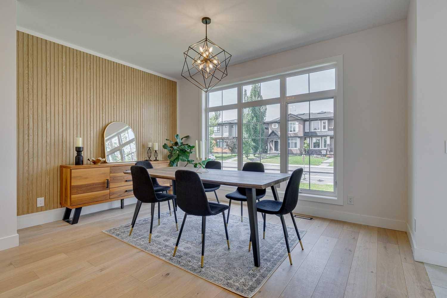Calgary, AB T3E 4P1,3723 Richmond RD SW