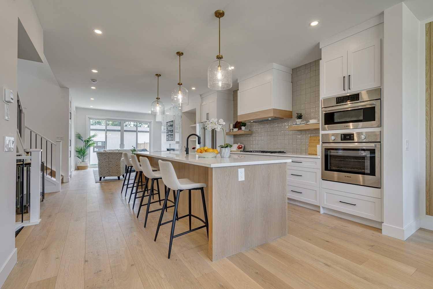 Calgary, AB T3E 4P1,3723 Richmond RD SW