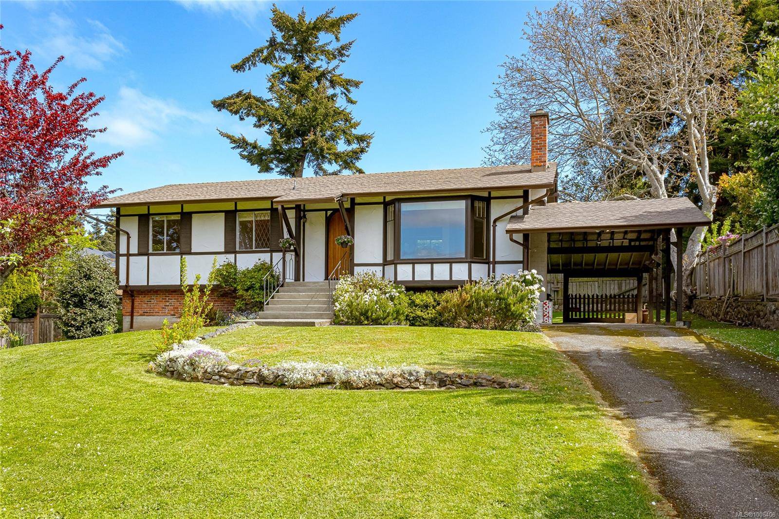 Saanich, BC V8N 4G9,3928 Cadboro Bay Rd