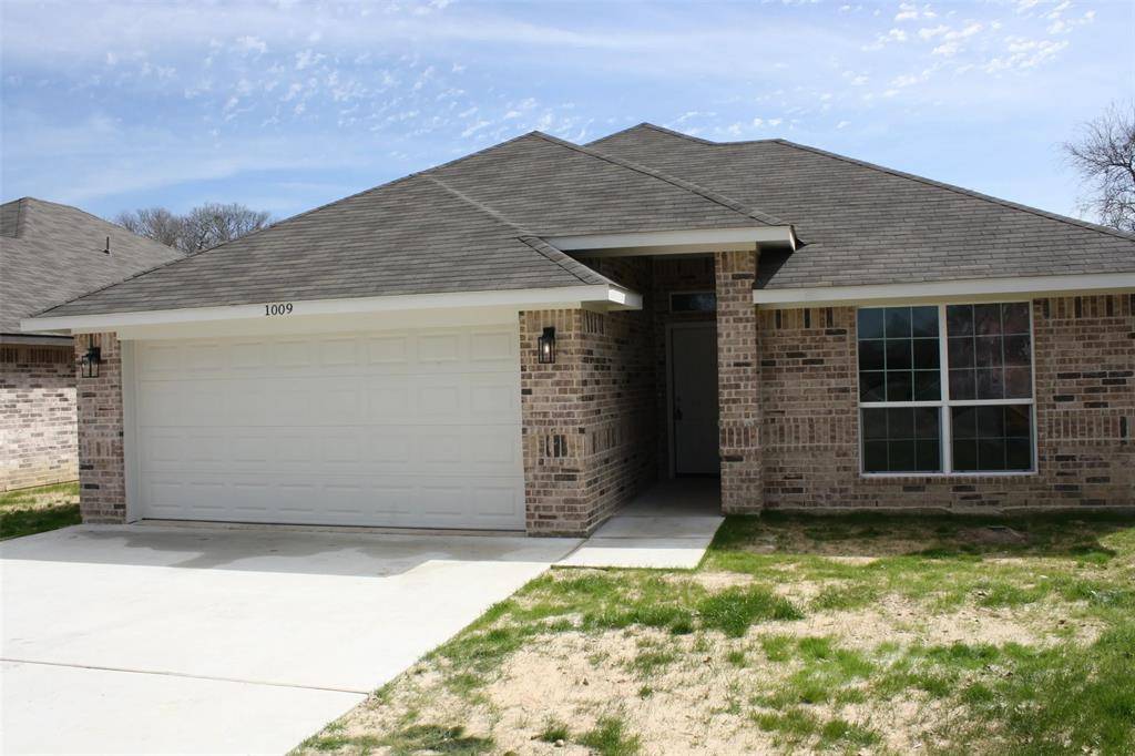 Lacy Lakeview, TX 76705,1021 Hooks Avenue