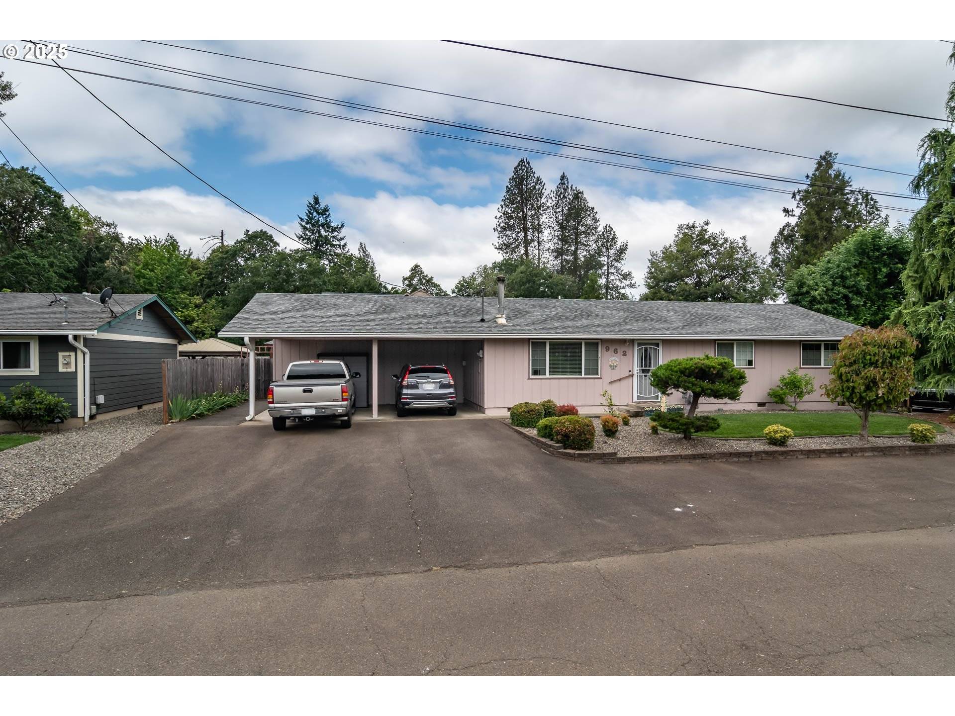 Roseburg, OR 97471,962 NW KEASEY ST