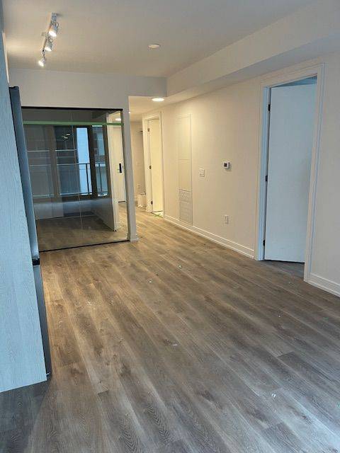 Hamilton, ON L8R 3J2,1 Jarvis ST #13