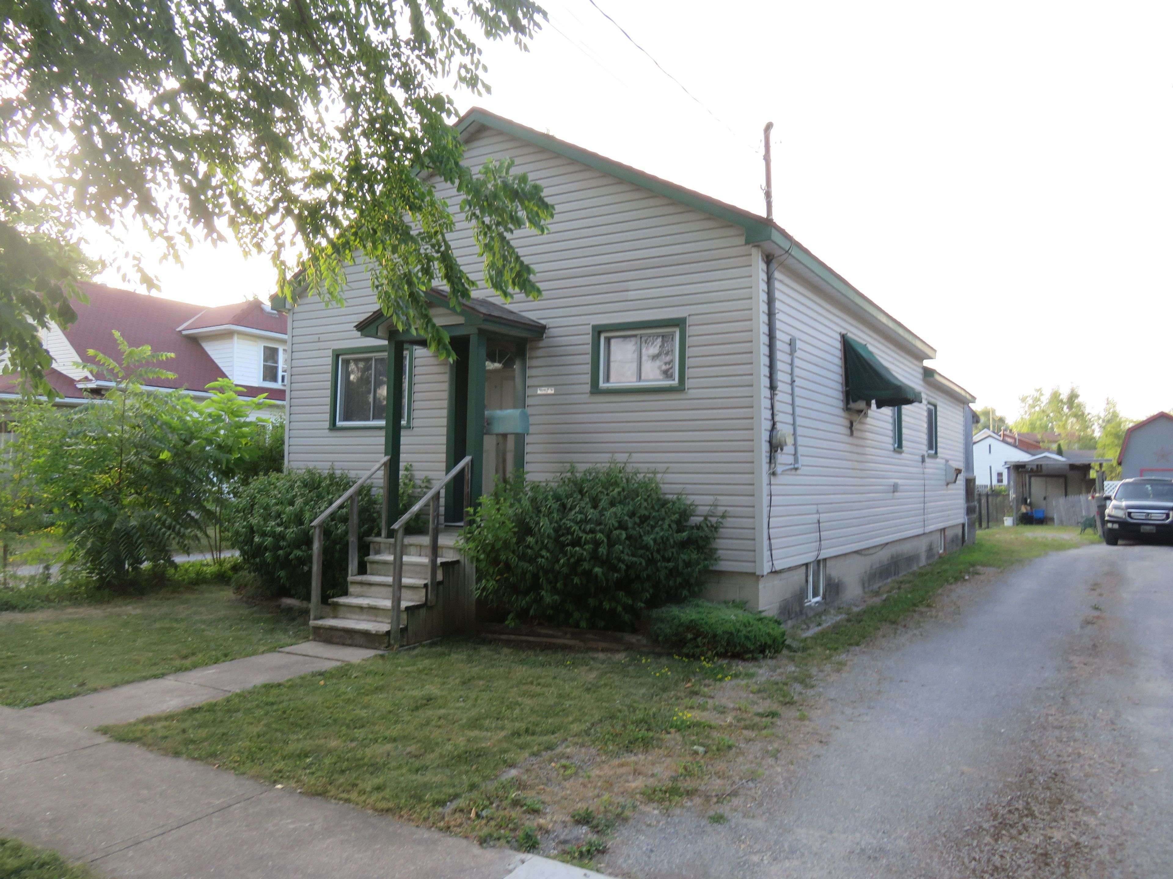 Fort Erie, ON L2A 2K8,253 Henrietta ST N