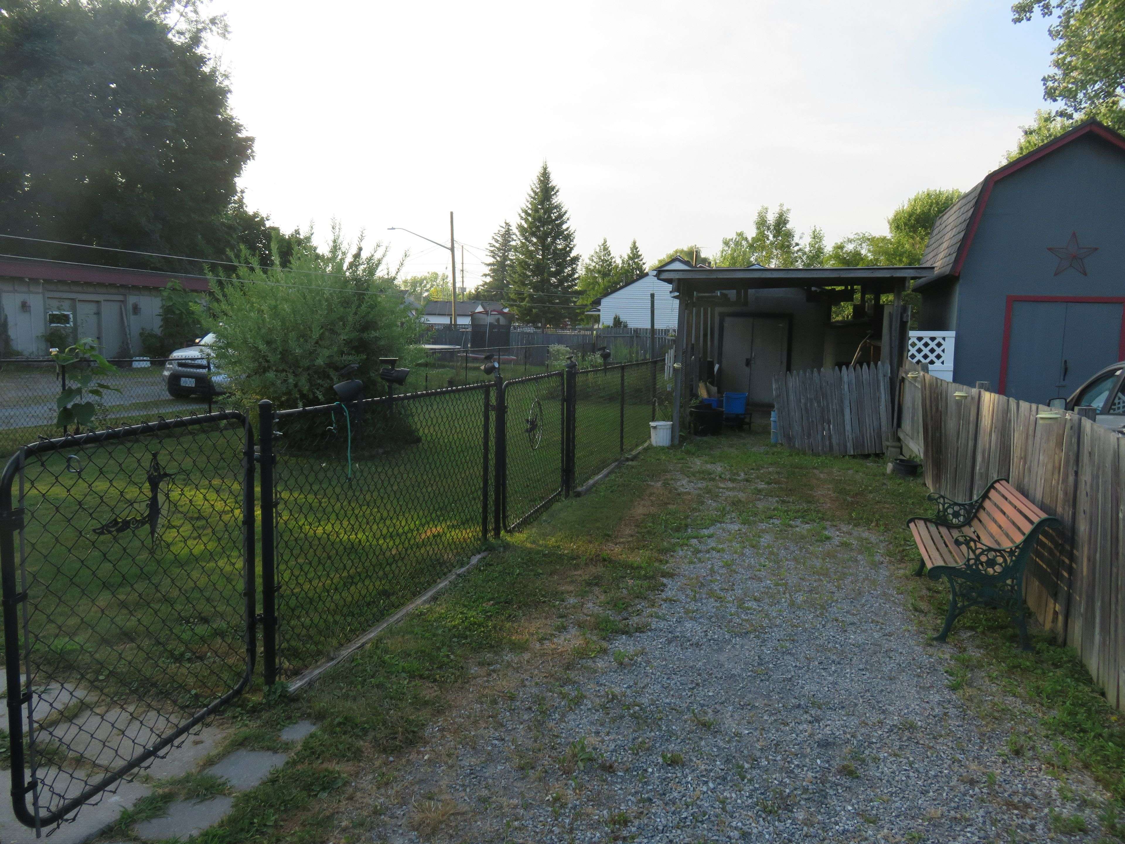 Fort Erie, ON L2A 2K8,253 Henrietta ST N