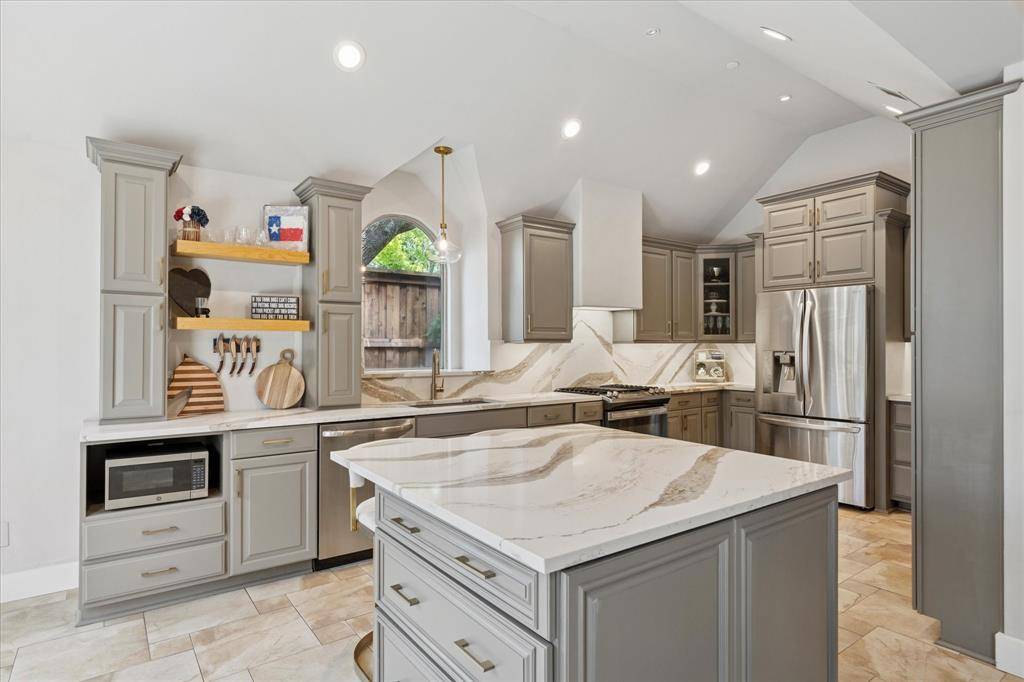 Addison, TX 75001,14597 Greenleaf Court