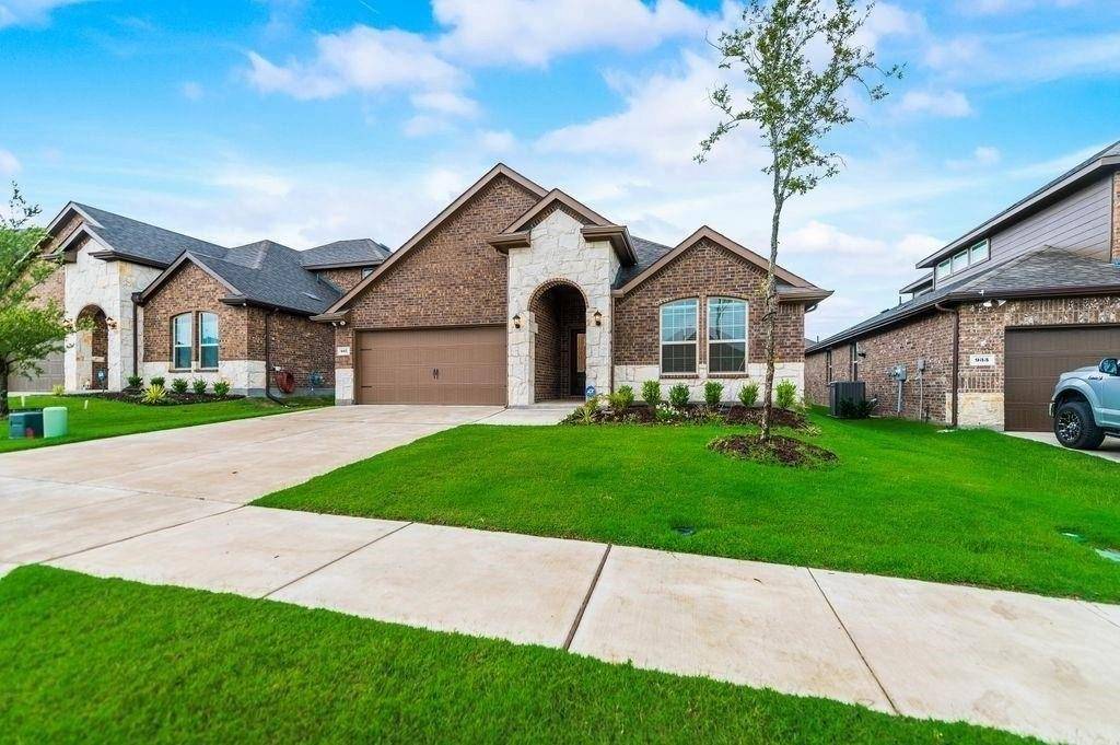 Celina, TX 75009,937 Royal Lane