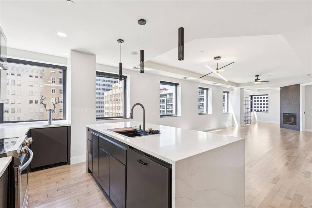 Dallas, TX 75201,1505 Elm Street #1202