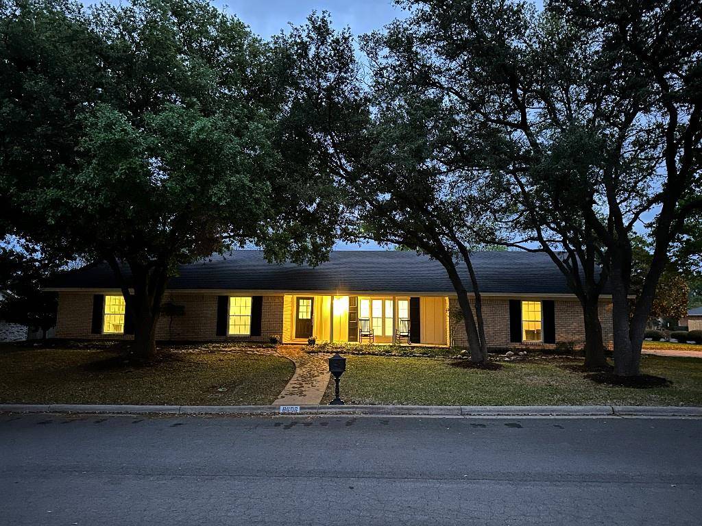 Woodway, TX 76712,8606 Gladedale Drive