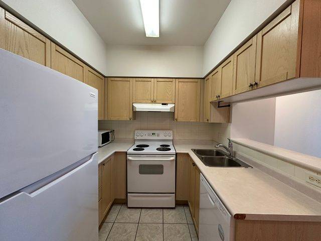 Toronto C14, ON M2N 7G6,22 Olive AVE #105