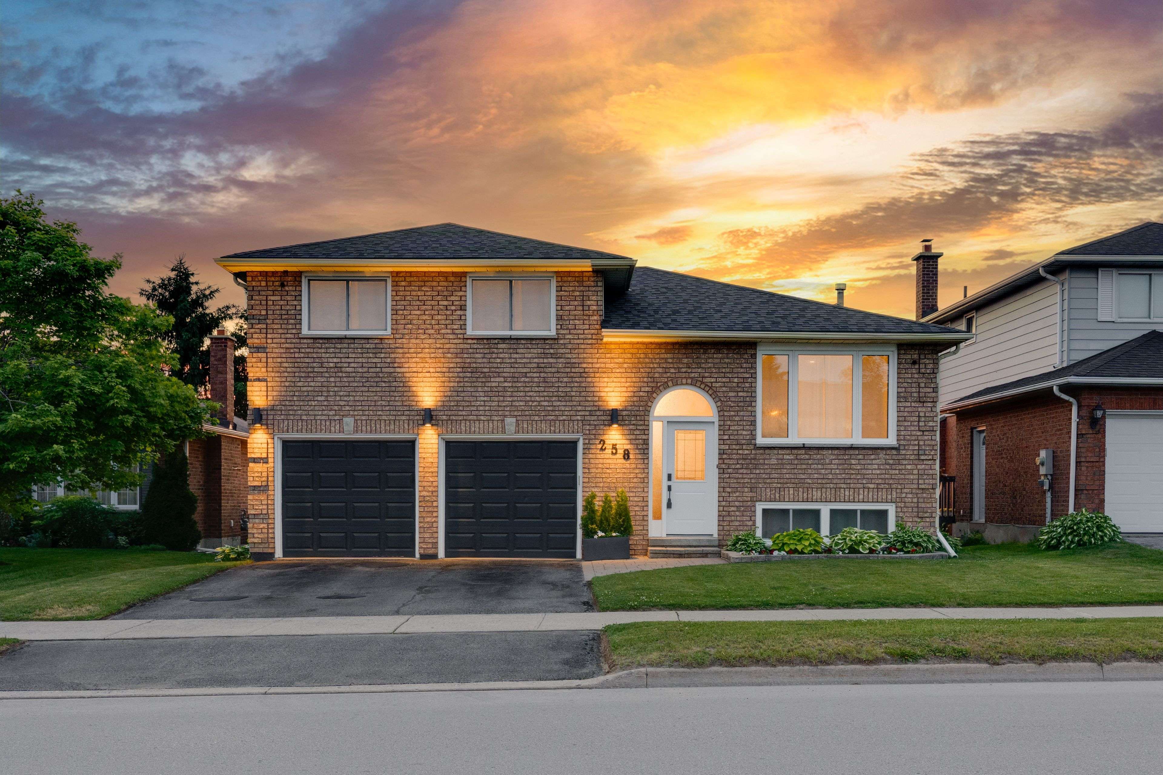 Orillia, ON L3V 7S5,258 COLLEGIATE DR