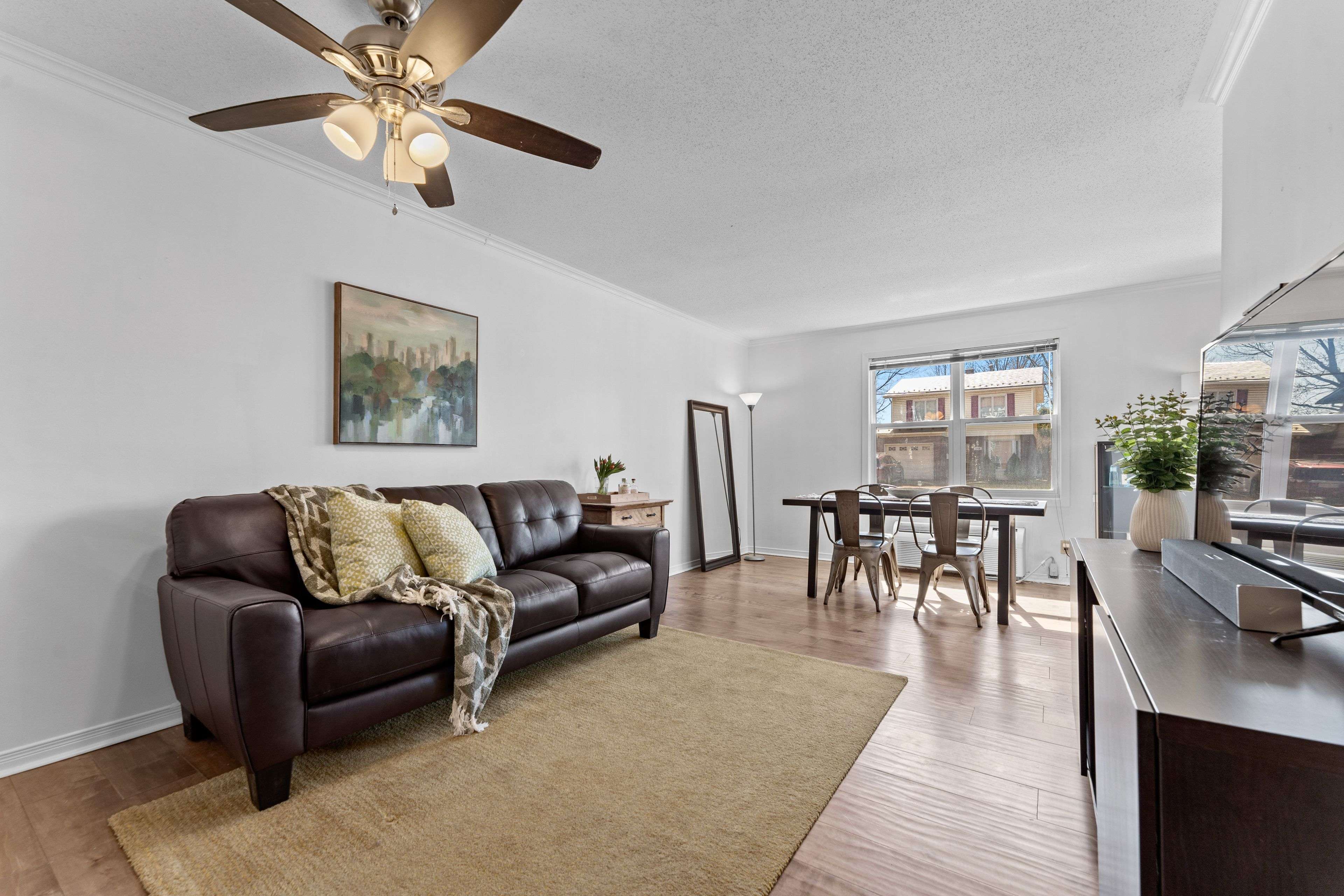 Cyrville - Carson Grove - Pineview, ON K1J 9K4,1099 Cadboro RD #104