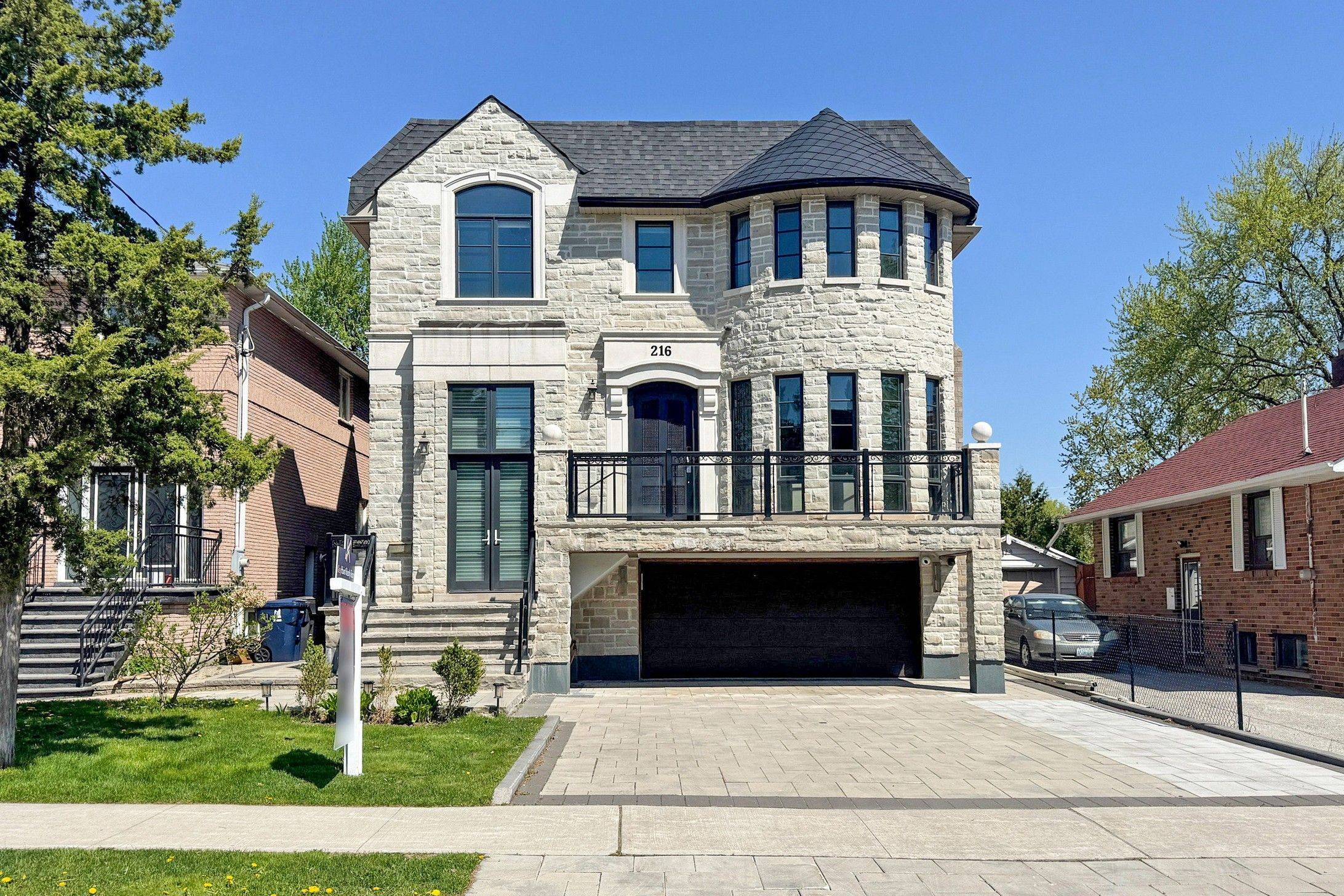Toronto C14, ON M2N 4P6,216 Olive AVE