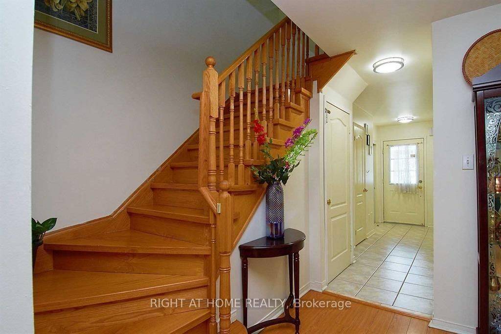 Mississauga, ON L5W 1L2,7482 Magistrate TER #upper