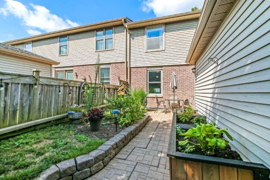 London South, ON N6J 3N7,10 Berkshire CT