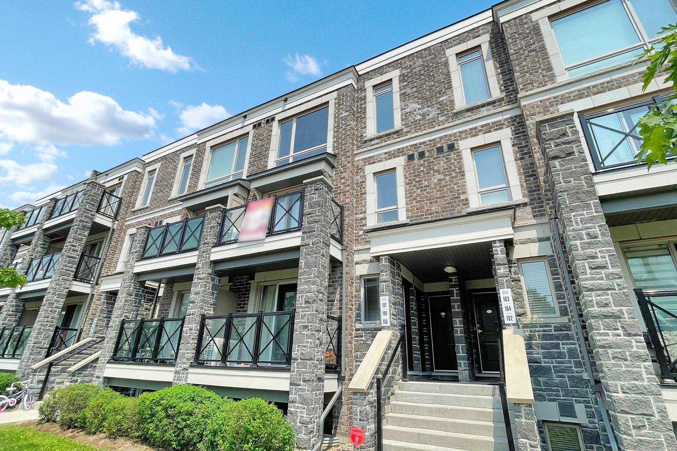 Markham, ON L6B 0A3,2 Dunsheath WAY #107