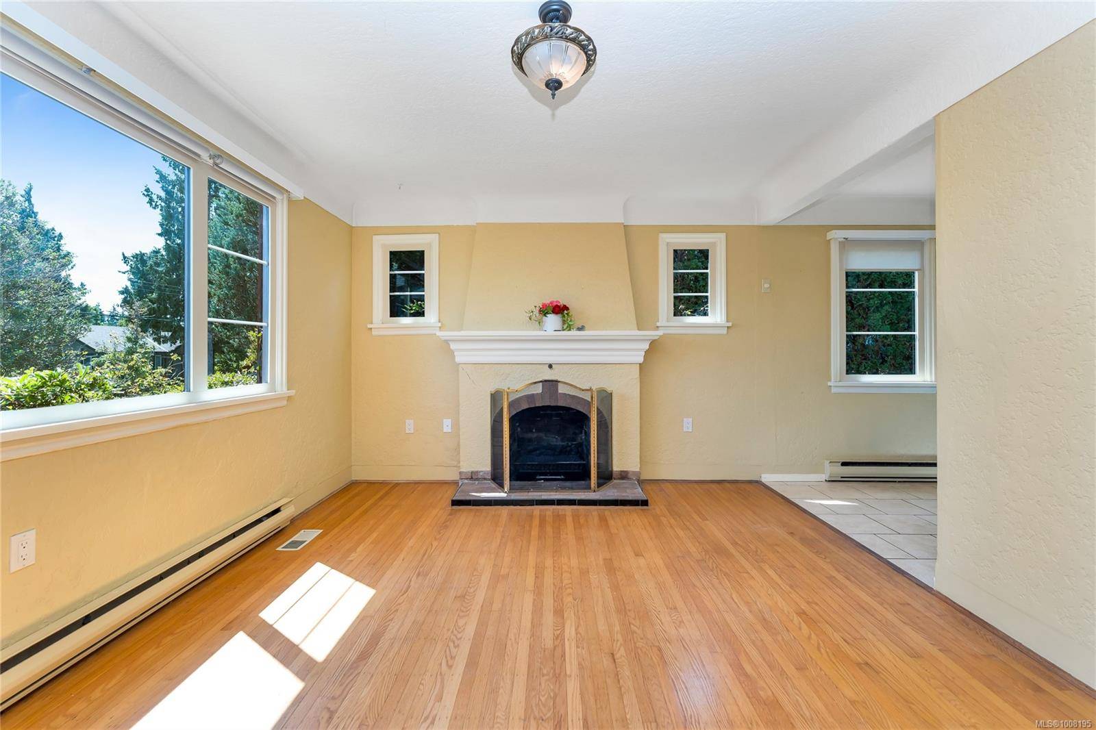 Esquimalt, BC V9A 6L9,902 Forshaw Rd