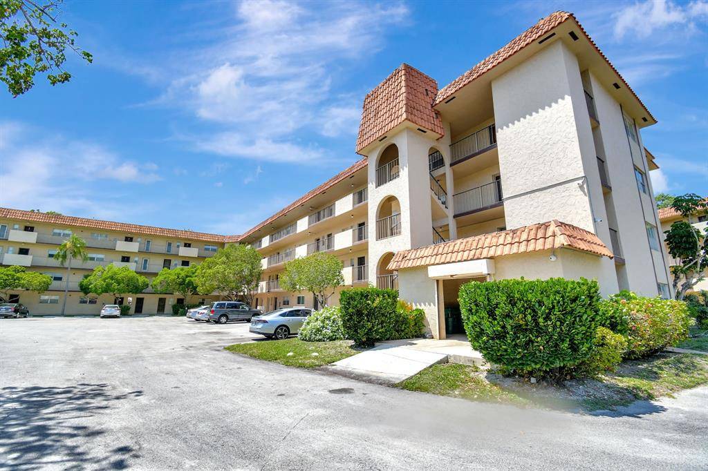 Lauderhill, FL 33319,6201 N Falls Circle Dr #207
