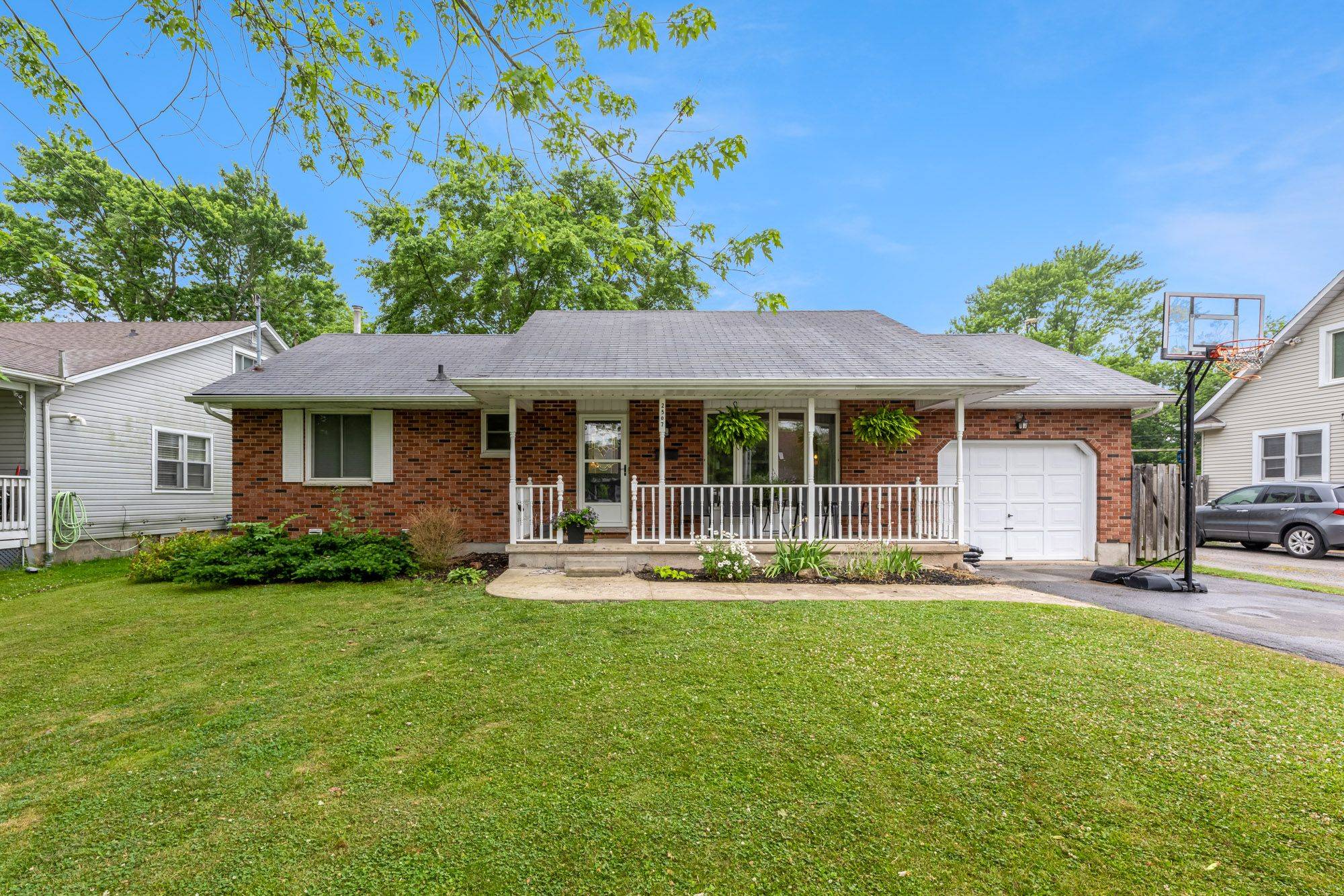 Fort Erie, ON L0S 1S0,2507 Coral AVE
