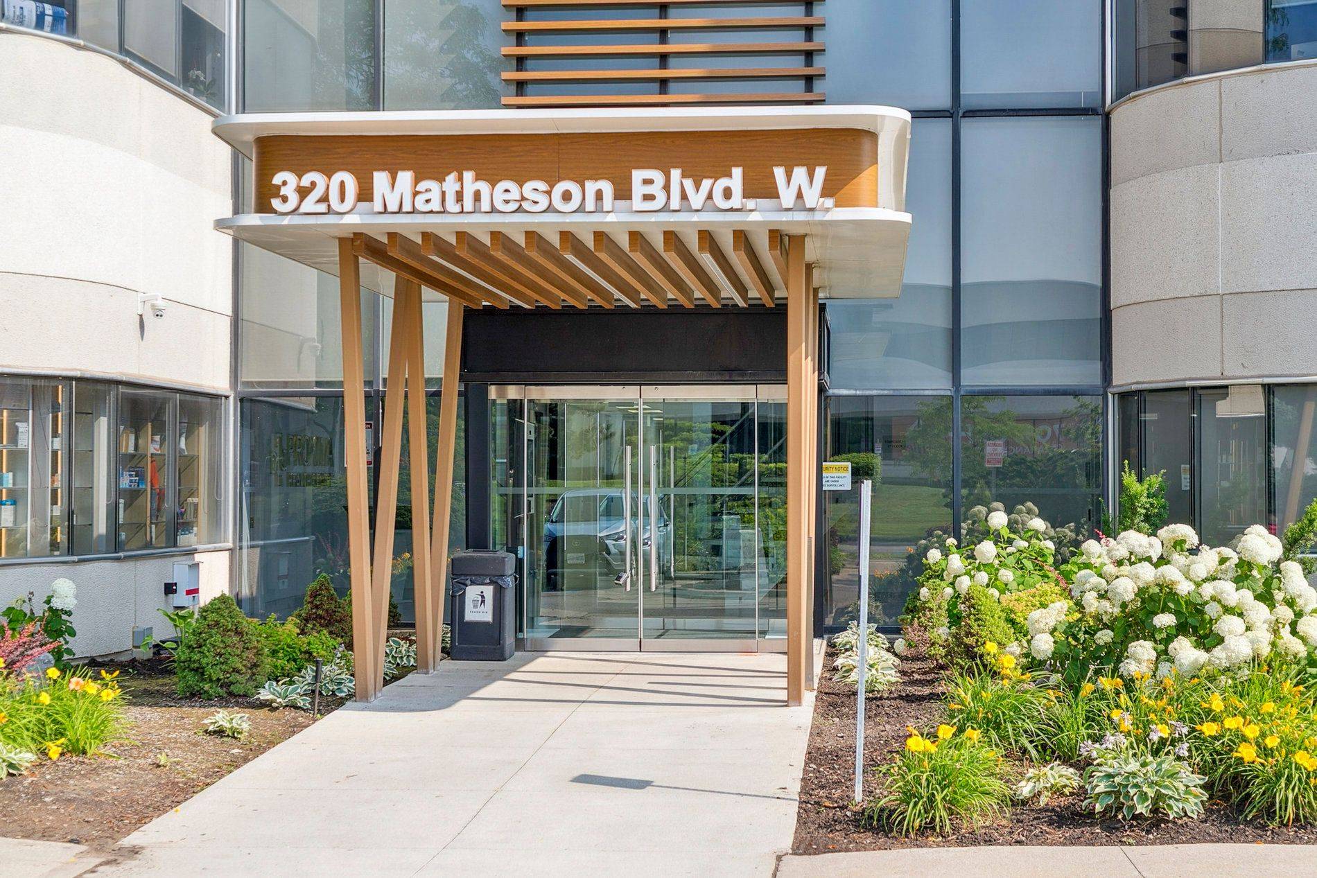 Mississauga, ON L5R 3R1,320 Matheson BLVD W #211-H