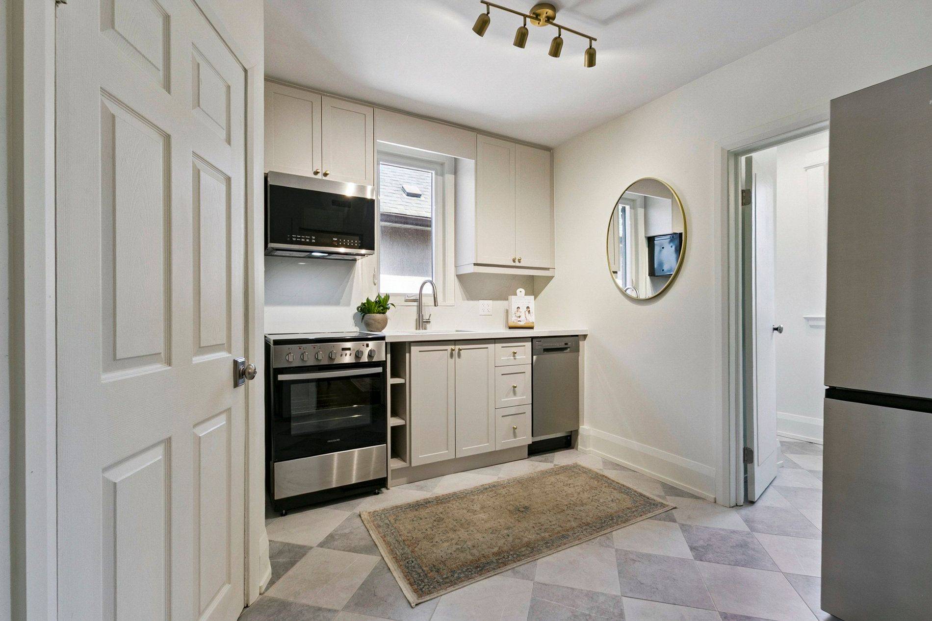 Toronto W02, ON M6P 2L8,159 Mavety ST #2