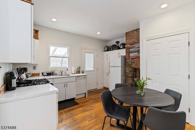 Morristown Town, NJ 07960,113 Maple Ave #1