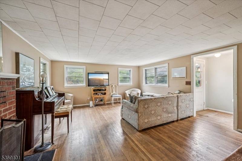 Mountain Lakes Boro, NJ 07046,17 Woodland Ave