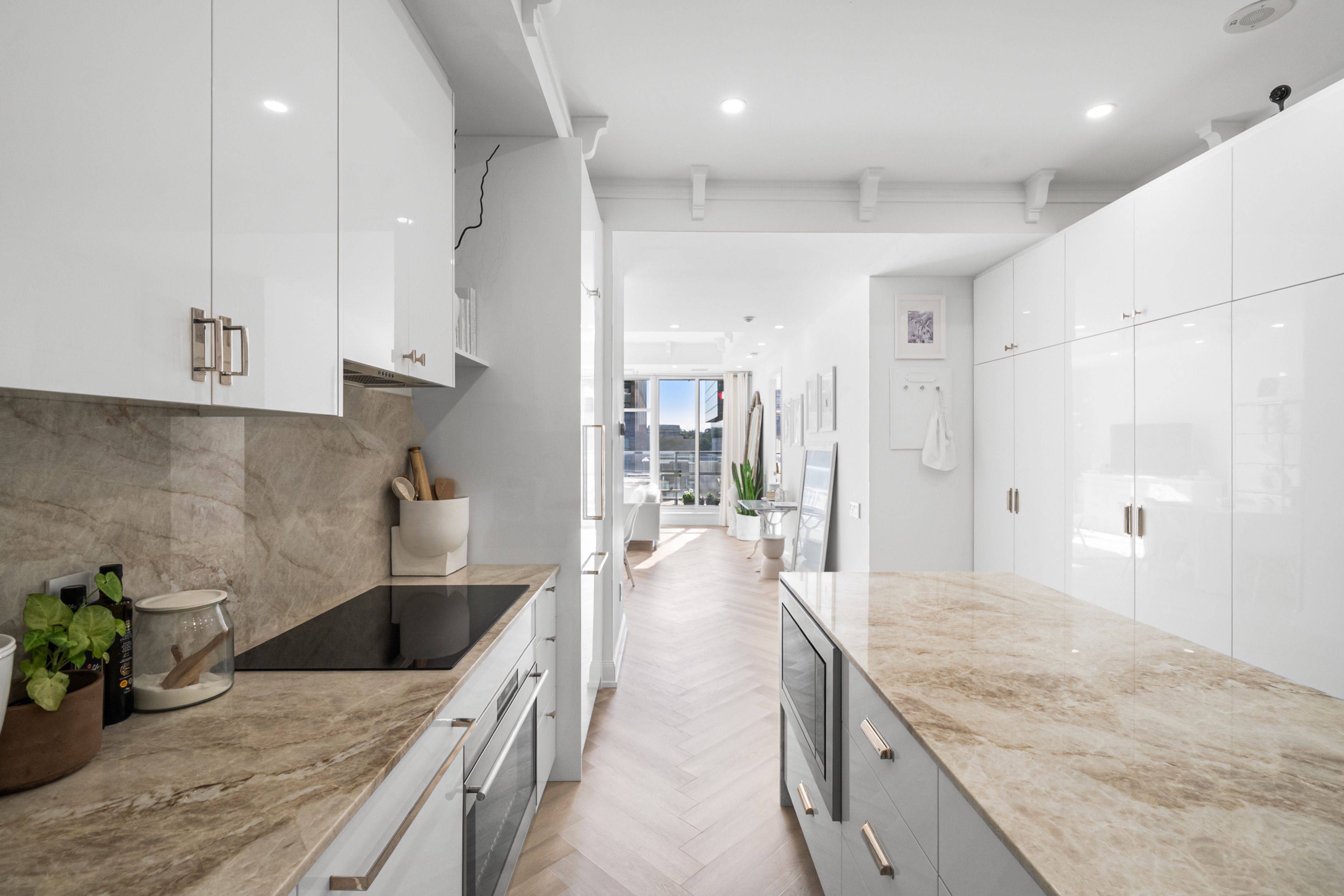 Toronto C10, ON M4S 3H7,2181 Yonge ST #409