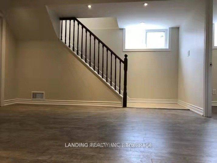 Toronto E08, ON M1J 2A3,128 Thicketwood DR