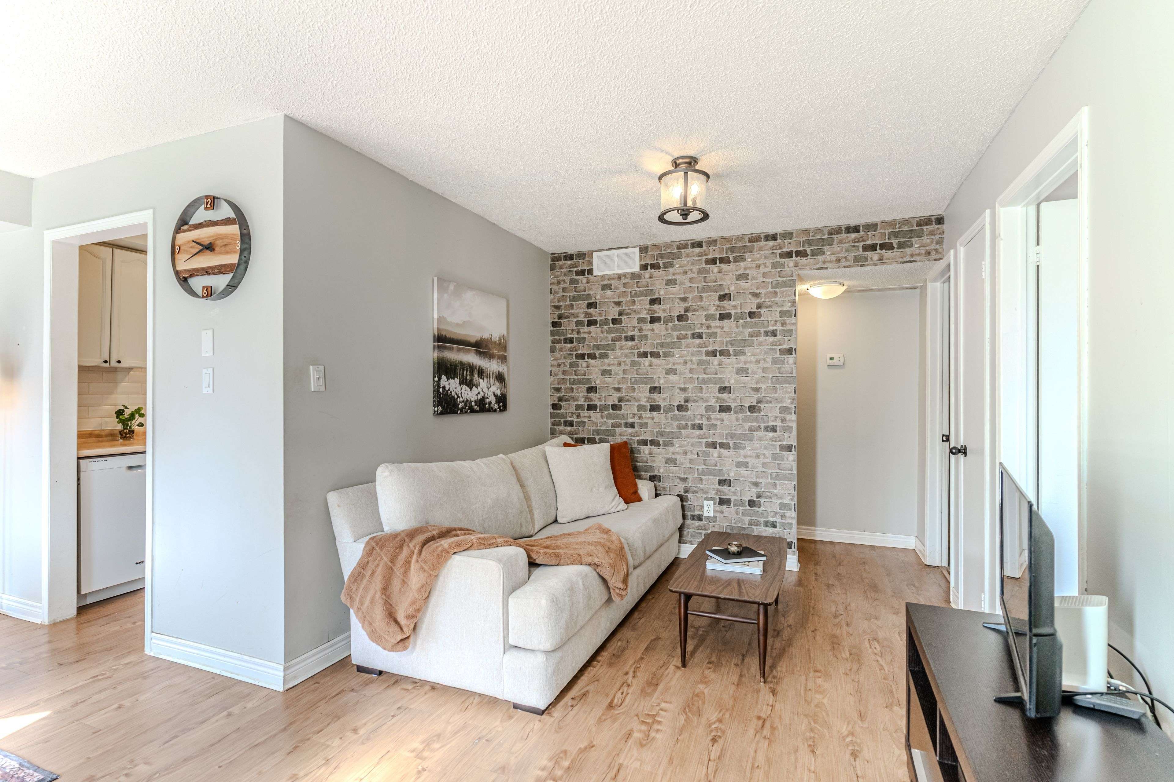 Barrie, ON L4N 7L4,502 Essa RD #15