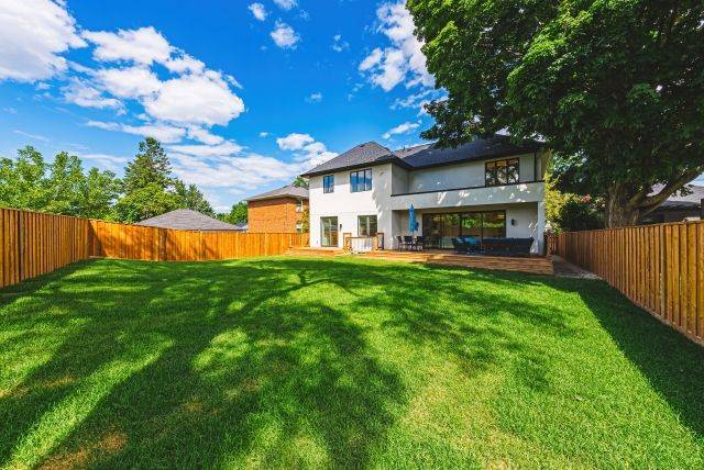 Mississauga, ON L5H 1L6,202 Queen ST W