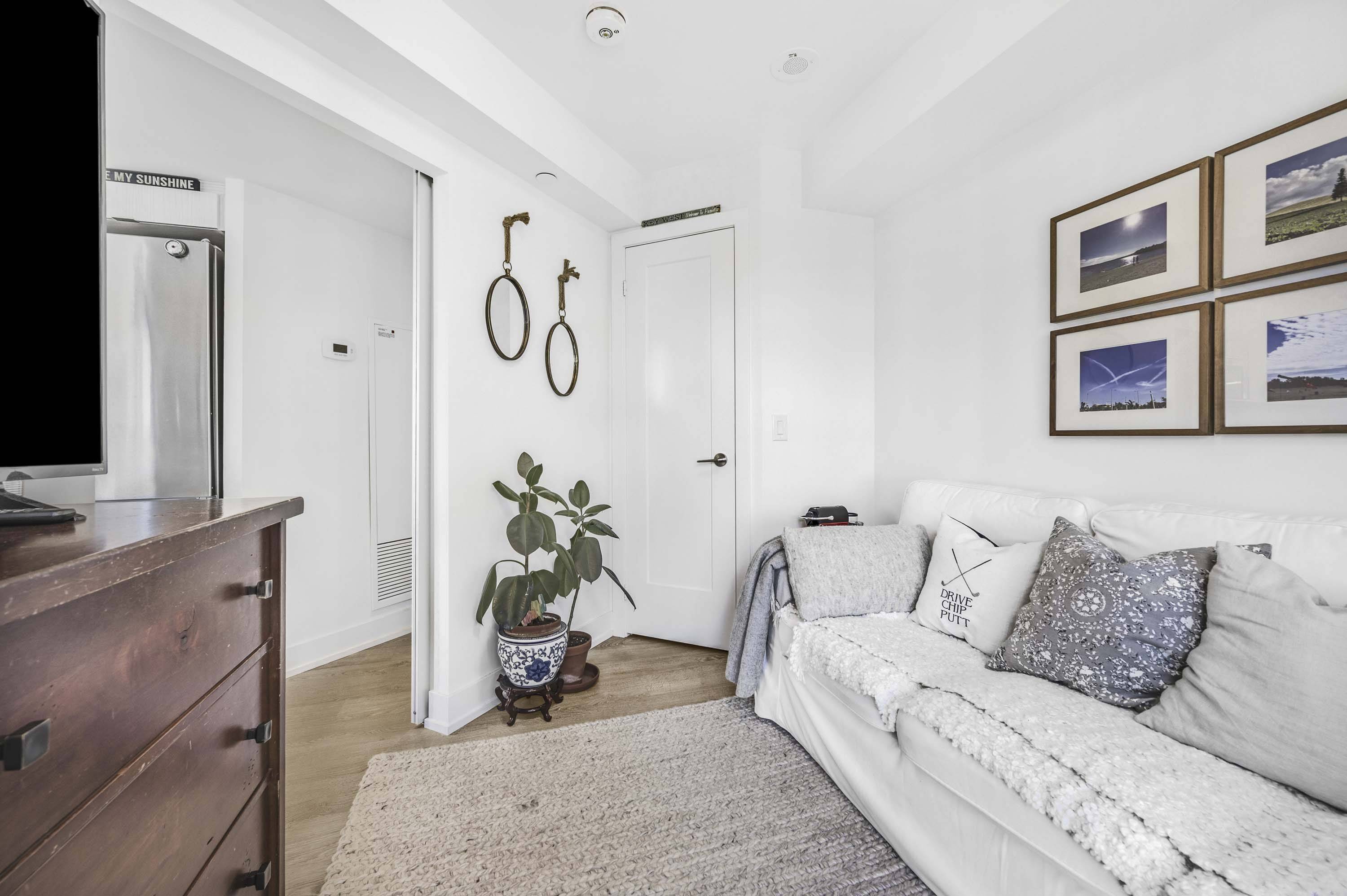 Toronto W08, ON M9A 0E1,5 Mabelle AVE #2633