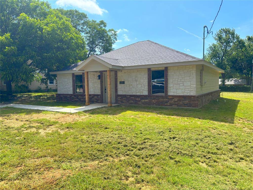 Bowie, TX 76230,803 Hulme Street