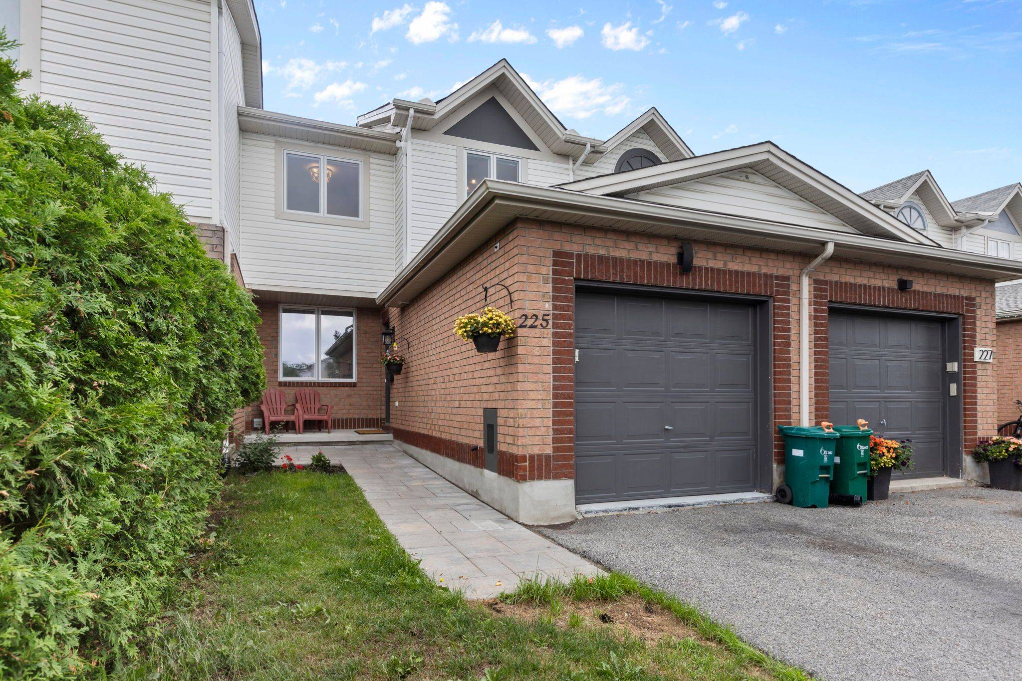 Kanata, ON K2V 1C5,225 Kincardine DR