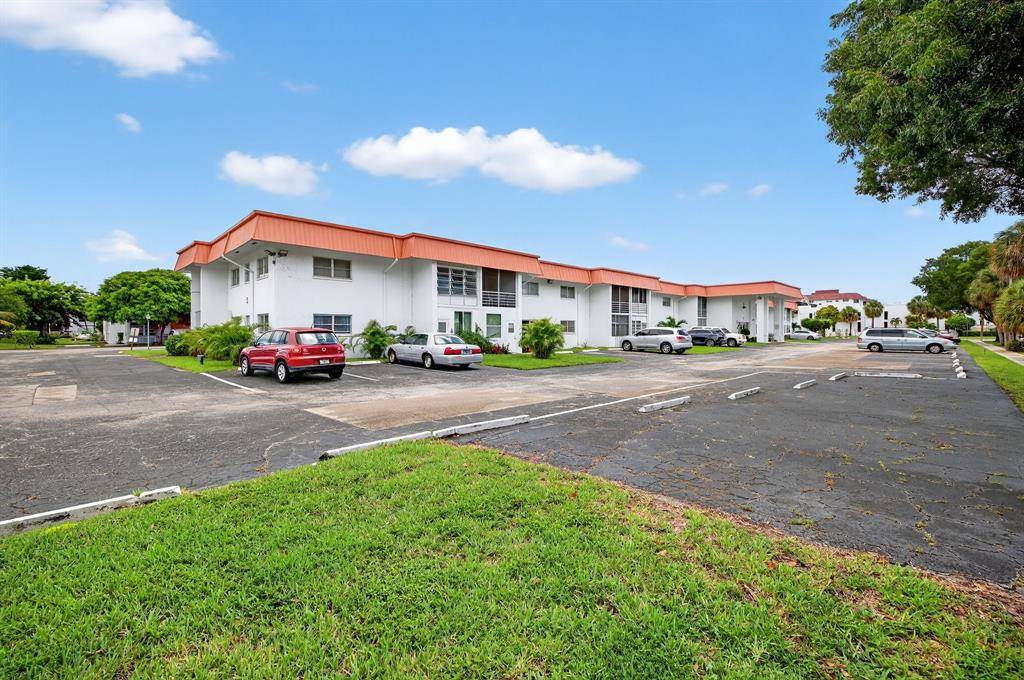 Lauderhill, FL 33313,4881 NW 22nd St #B12