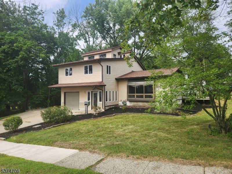 Newton Town, NJ 07860,14 Trenton Pl