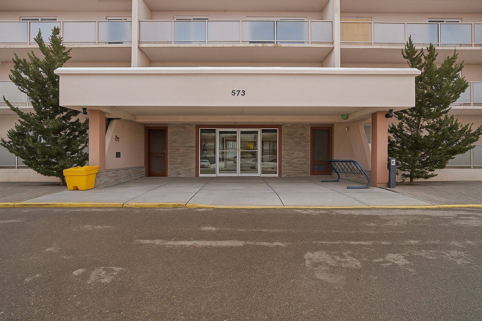 London East, ON N5Y 4T9,573 Mornington AVE #512