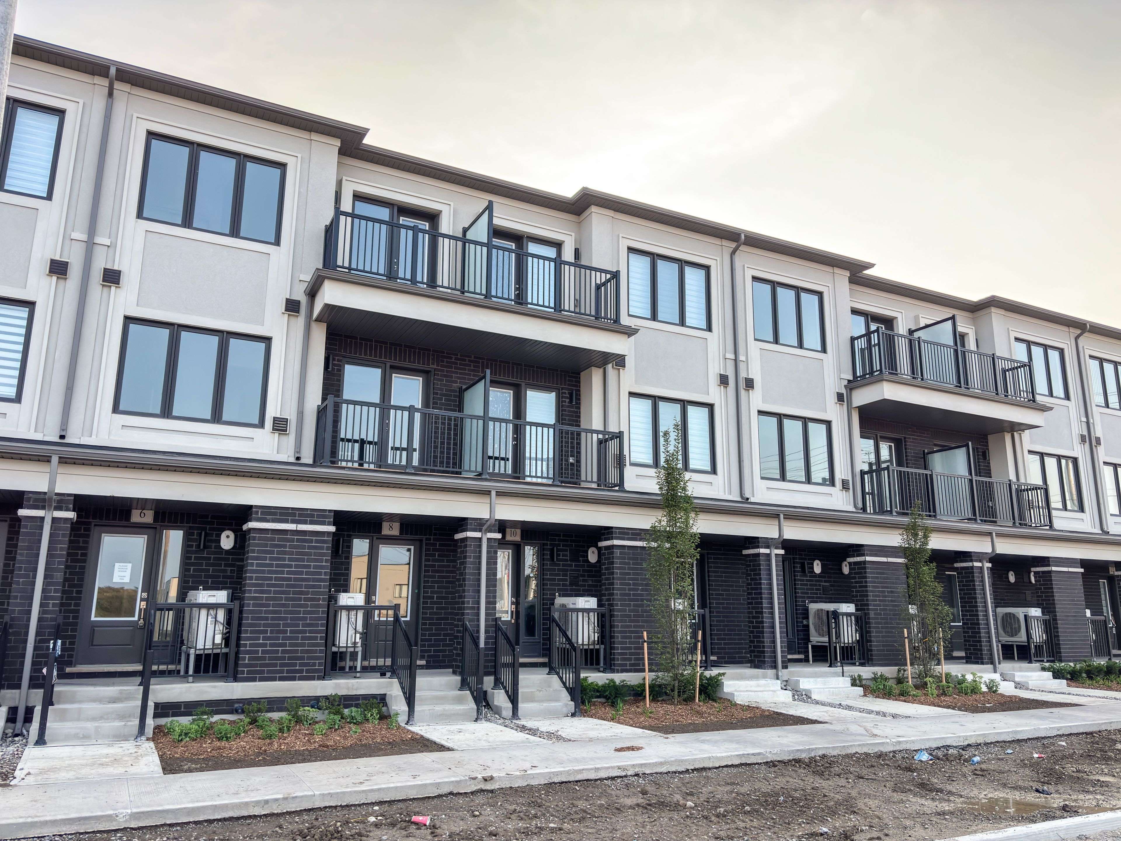 Richmond Hill, ON L4B 0H8,8 Matawin LN