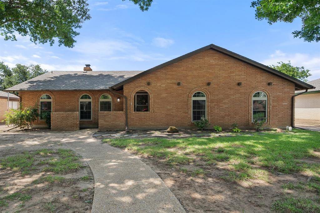Arlington, TX 76013,2109 Briarwood Boulevard