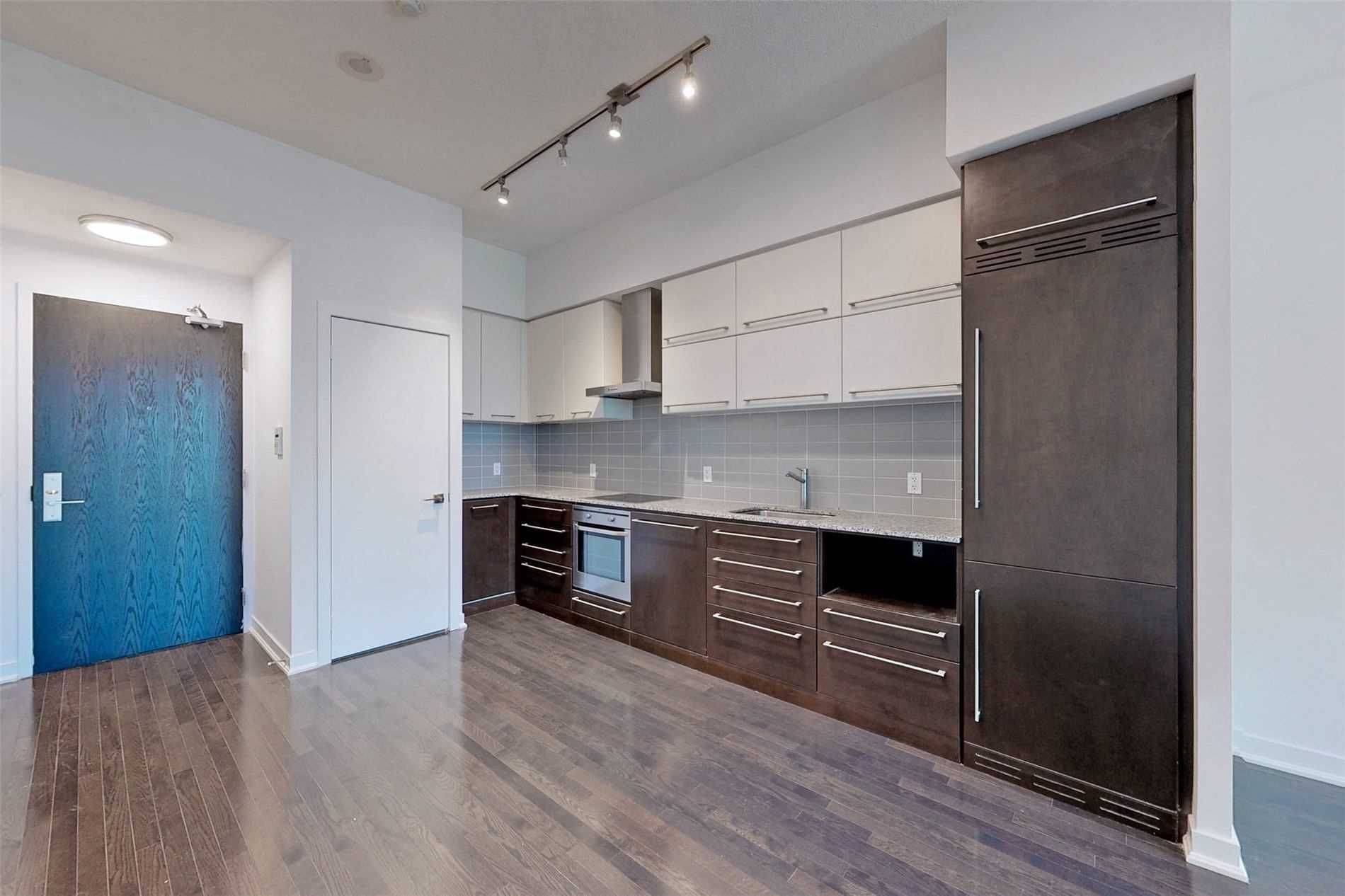 Toronto C01, ON M5G 0A6,770 Bay ST #1704