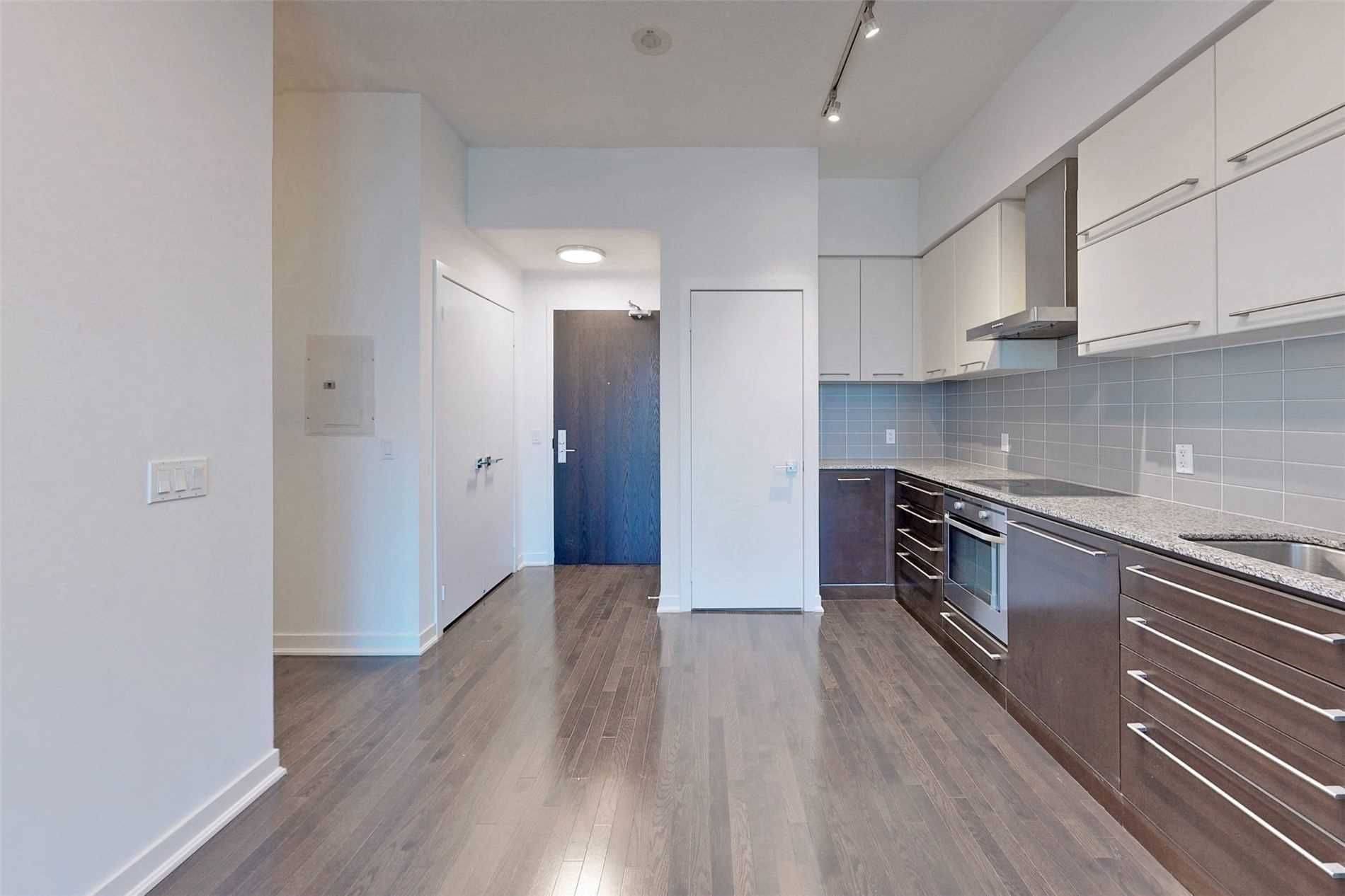 Toronto C01, ON M5G 0A6,770 Bay ST #1704