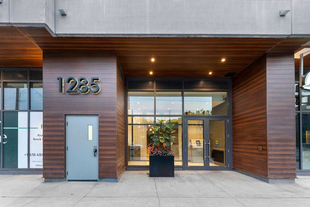 Toronto E01, ON M4L 1C2,1285 Queen ST E #102