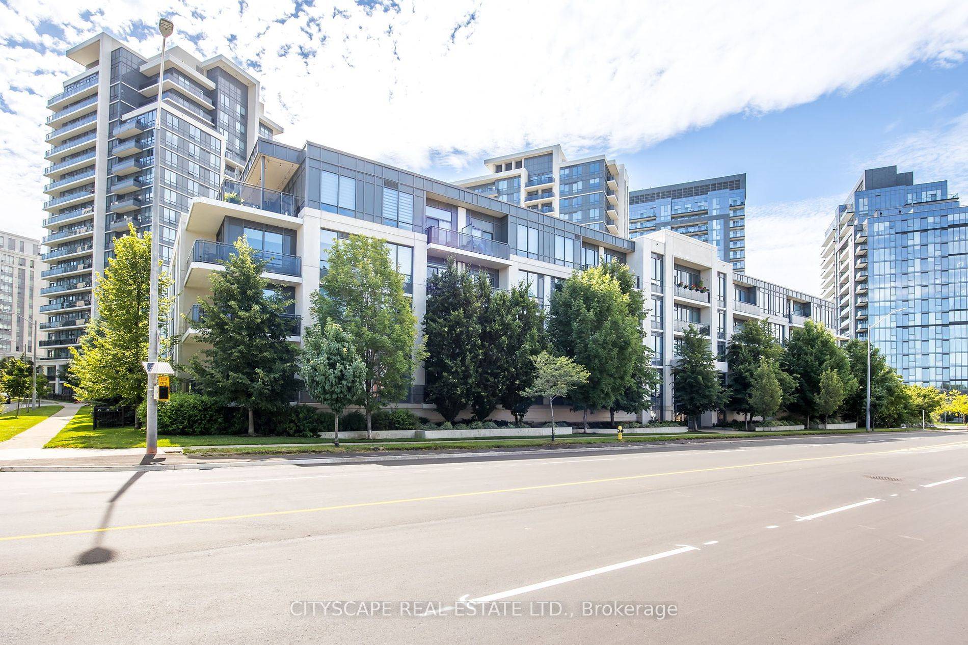 Vaughan, ON L4J 0J1,95 North Park RD #319